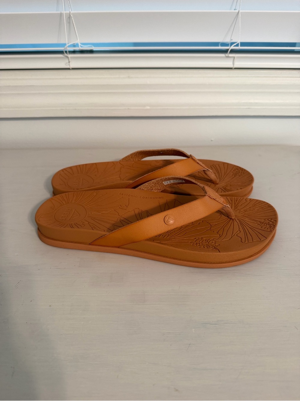 Reef Cushion Porto Cruz flip flops Women’s Sandals Size 7.5 Natural Tan Beach